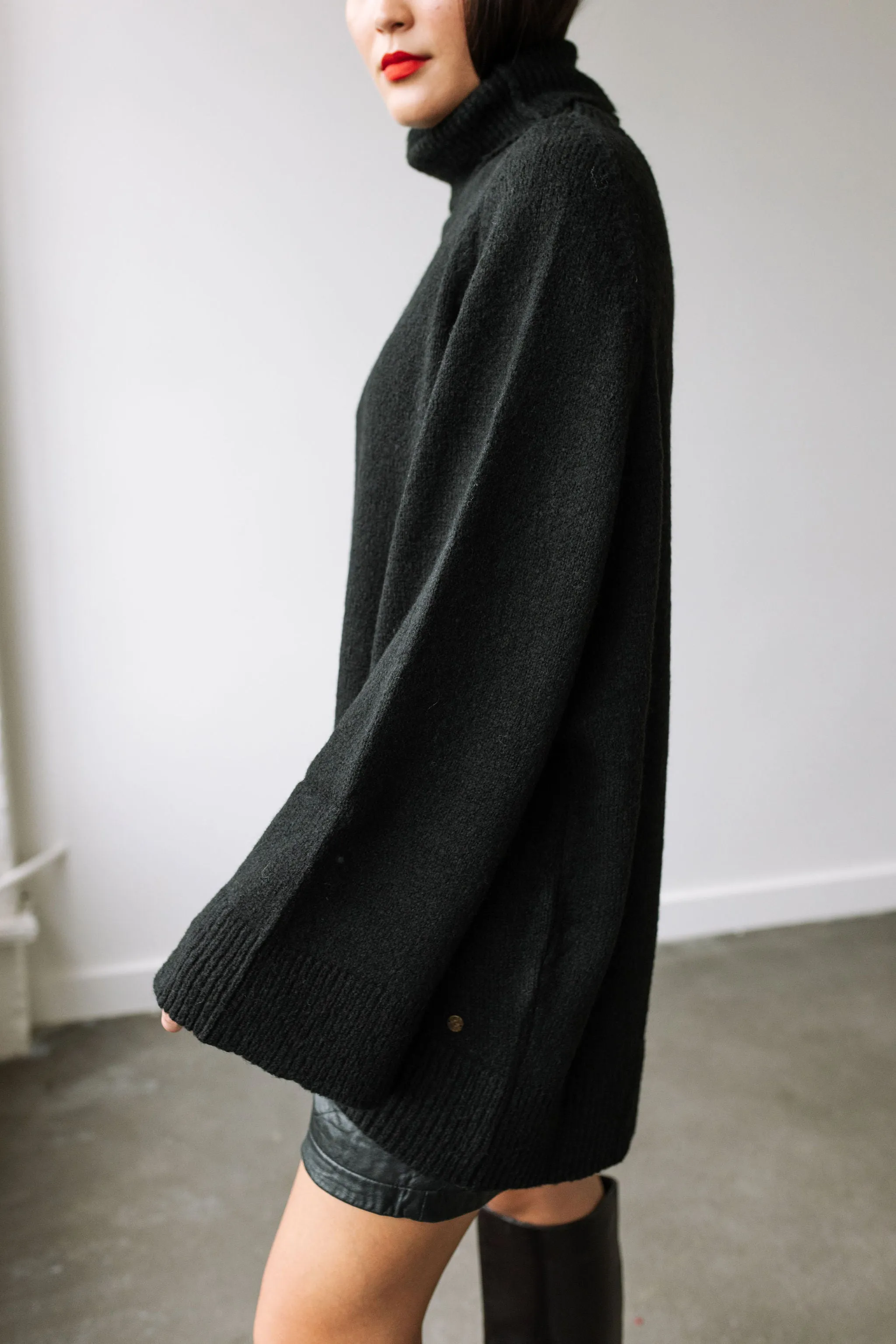 Alpaca and Wool Blend Sweater (Black)