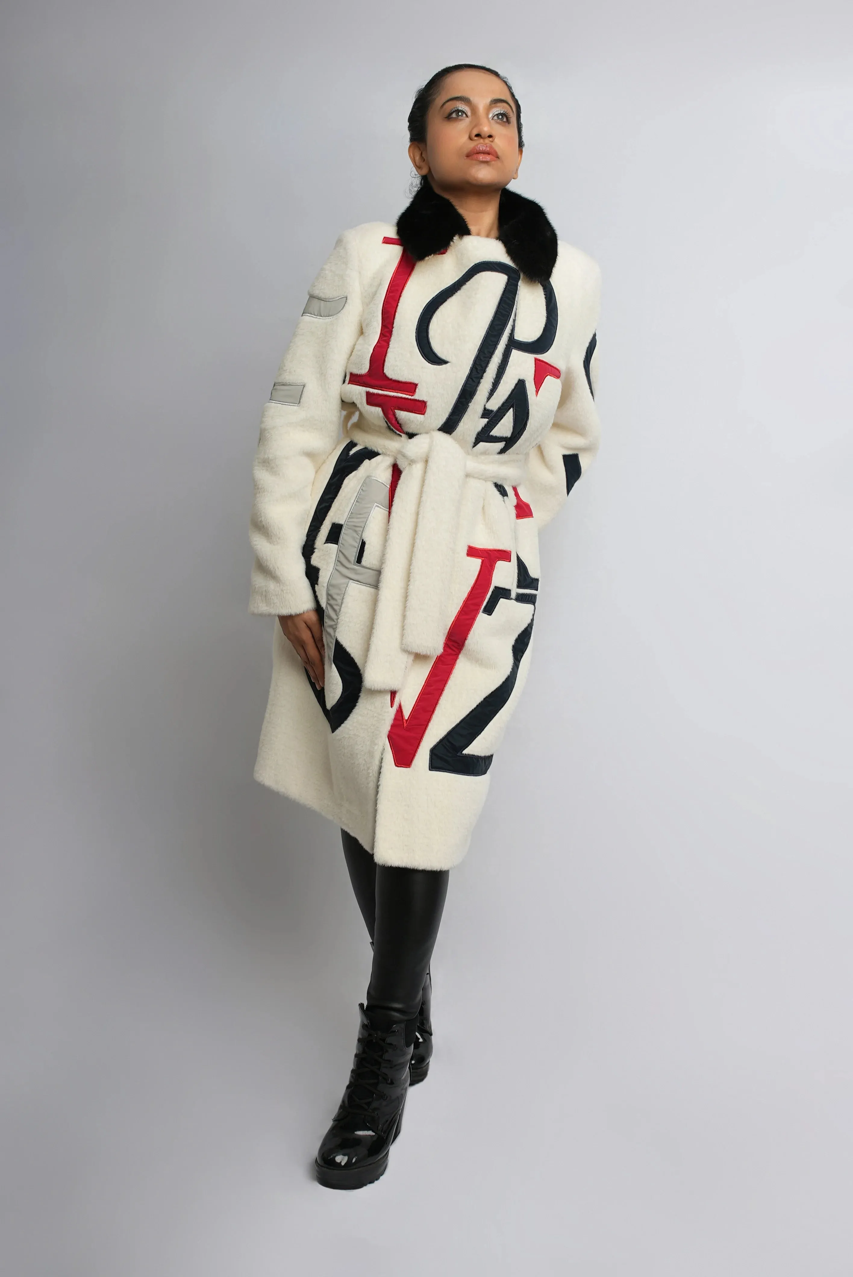 Off-White Lama Wool Knee-Length Coat with Mink Fur Collar & Letter Design